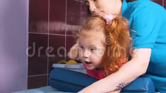 脑瘫儿童的职业物理疗法视频的预览图