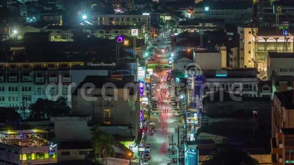 夜间照明街道交通车顶全景4k时间间隔泰国视频的预览图