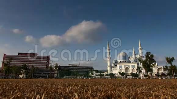 马来西亚关滩的MasjidNegriSultanAhmadShah清真寺视频的预览图
