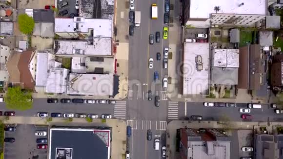 纽约市布鲁克林的街道和十字路口的鸟瞰图纽约从上面美国视频的预览图