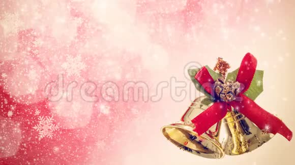粉色圣诞无缝环背景与钟声和雪花视频的预览图