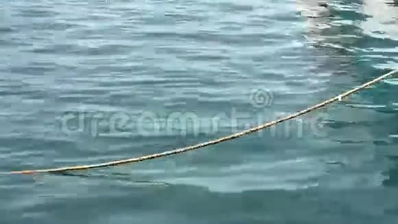 绳和渔船视频的预览图