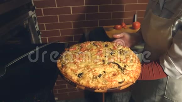 做披萨慢动作视频的预览图