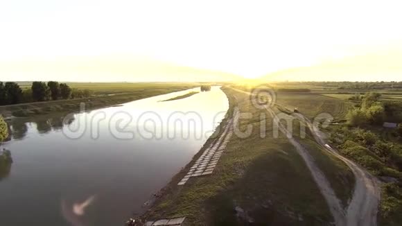 带有岛屿的河流的空中视频5视频的预览图