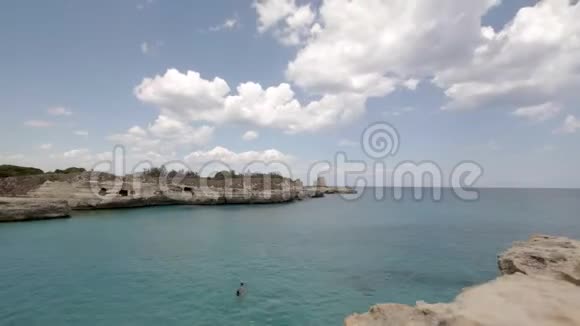 意大利萨伦托海岸的罗卡韦奇亚视频的预览图