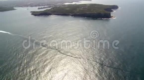 宽阔的大海和陆地视频的预览图