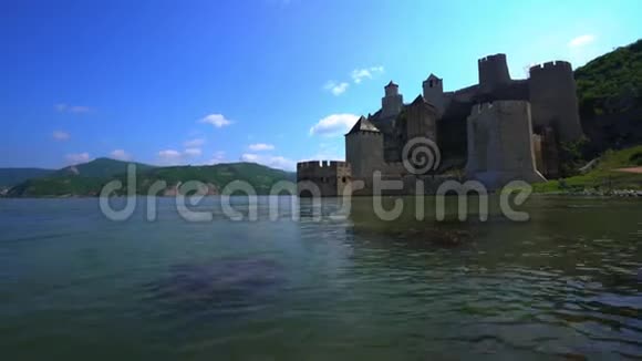 古老的中世纪堡垒戈卢巴克塞尔维亚视频的预览图