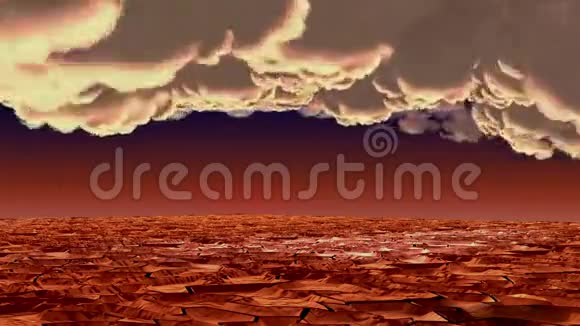 云层覆盖着干燥的土壤风视频的预览图