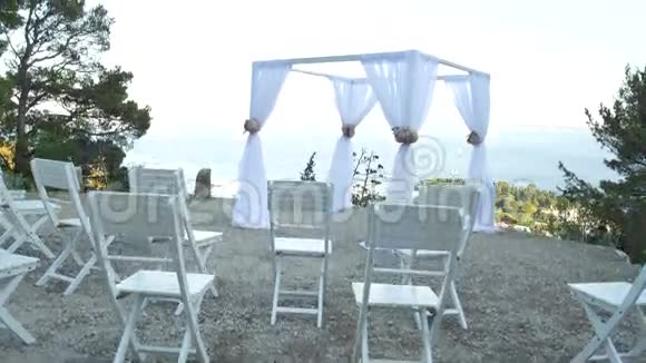 在斯普利特的望风台上在克罗山上举行婚礼视频的预览图