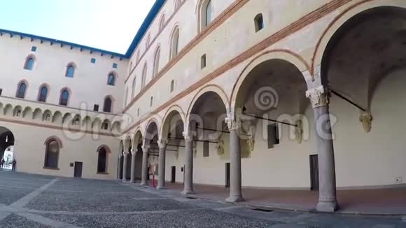 意大利米兰的一座城堡视频的预览图