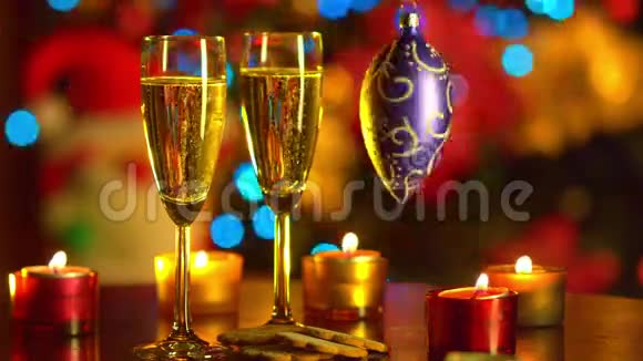 新年庆祝活动圣诞节两杯香槟视频的预览图