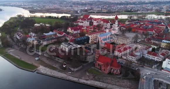 埃维尼格老城区的鸟瞰图视频的预览图