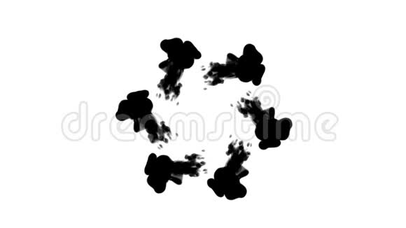头顶的黑色墨水流形成星星墨水在白色上缓慢地注入或吹烟水中的彩色卷发视频的预览图