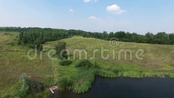 乡村一个大湖的空中录像视频的预览图