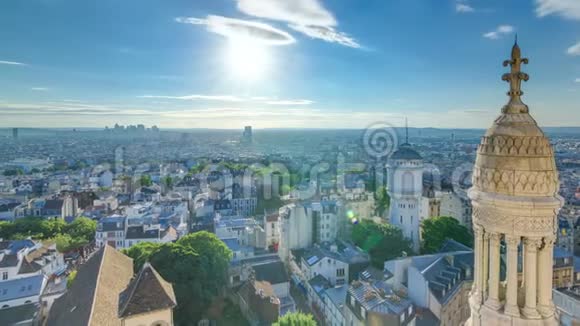 巴黎时代的全景法国从蒙马特圣心教堂的圣心教堂俯视视频的预览图