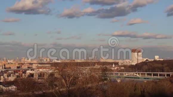 日落时莫斯科城市全景视频的预览图