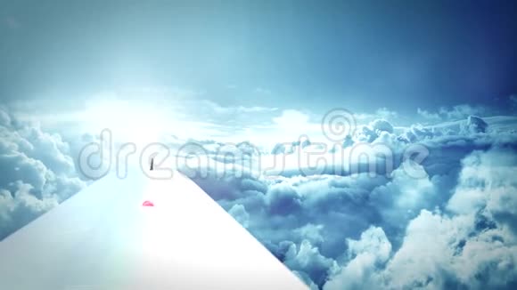 飞机飞过云层视频的预览图