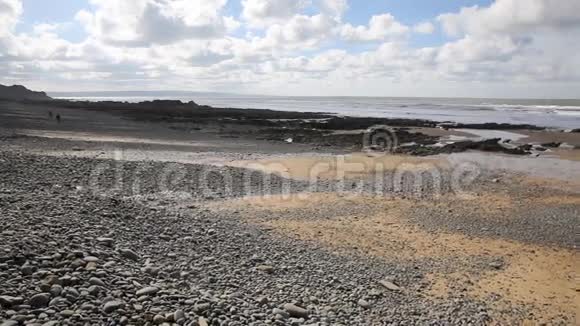 英国北部康沃尔郡北部桑茅斯海滩西南海岸小路靠近布德视频的预览图