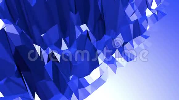 蓝色低聚转化表面作为魅力景观蓝色多边形几何变换环境或脉动视频的预览图