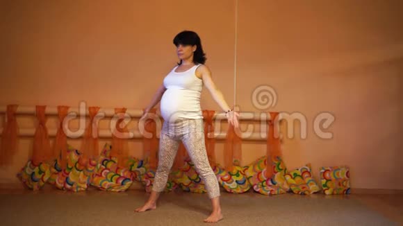 怀孕瑜伽视频的预览图
