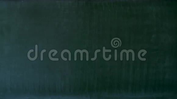 图示正弦和余弦在板上用粉笔绘制具有模糊效果数学教育的标志视频的预览图