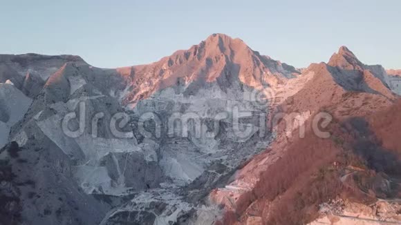 卡拉拉大理石山脉视频的预览图