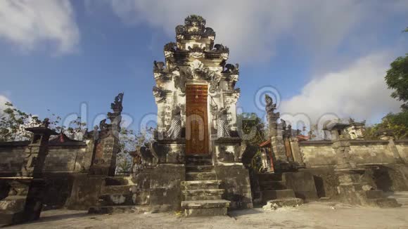 努沙佩尼达岛上的印度教寺庙视频的预览图