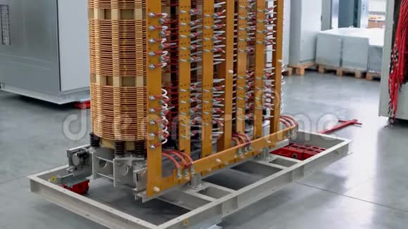 制造工厂的高压变压器电力变压器视频的预览图