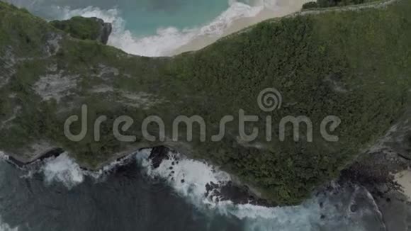 印度尼西亚NusaPenida岛附近的Keling海滩巴厘岛无人驾驶飞机4K视频的预览图