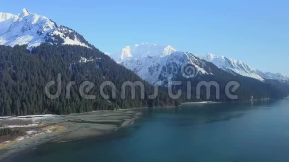 来自阿拉斯加的冬天风景视频的预览图