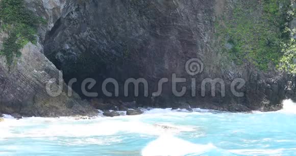 大岛大岛蓝洋附近的托古哈马悬崖视频的预览图