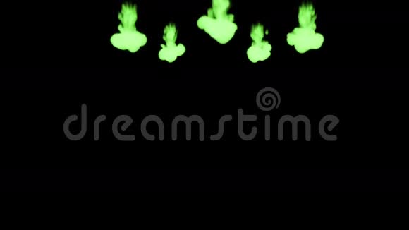 荧光亮绿的颜料混合在水中混合多滴墨水这是3D渲染镜头的慢动作墨水视频的预览图
