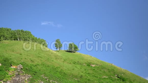 观山峡和绿色高原山地景观视频的预览图