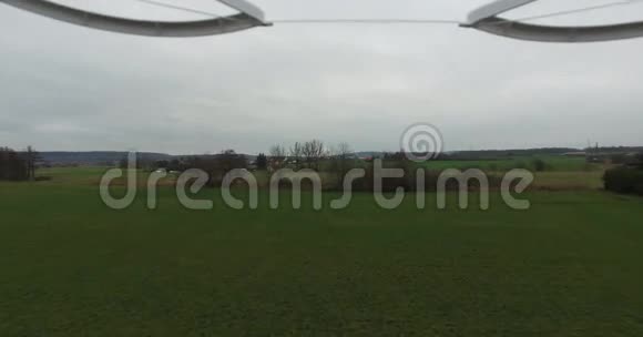 无人机飞行视频的预览图