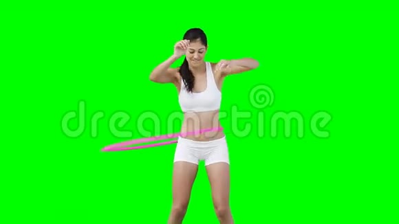 女人用呼啦圈训练视频的预览图