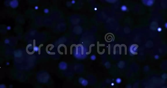 摘要蓝色气泡颗粒在黑色背景上晃动节日喜庆新年喜庆视频的预览图