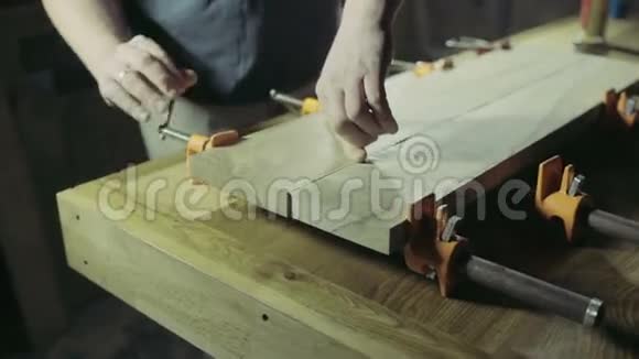 Joiner把两件木板粘在一起视频的预览图
