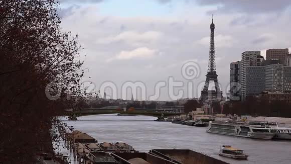 巴黎大街秋天视频的预览图