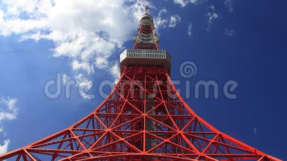 东京蓝天中的东京塔视频的预览图