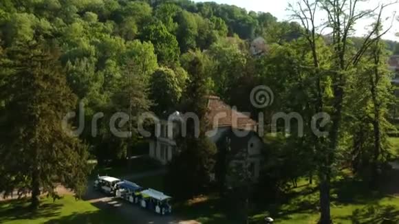 Koviljaca度假村的鸟瞰图视频的预览图