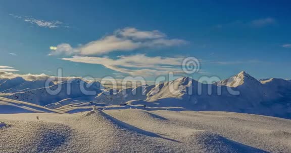 意大利阿尔卑斯山冬季时间推移4k视频的预览图