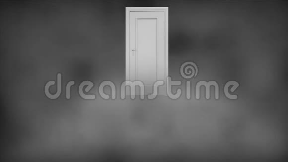 门在浓雾中神秘门打开了视频的预览图