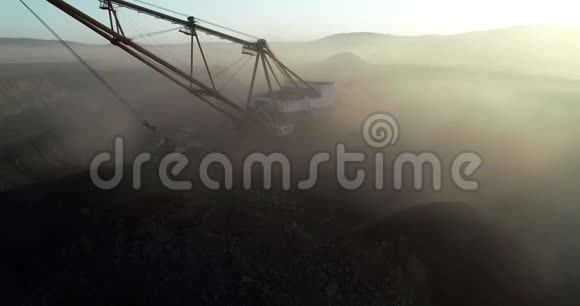 露天煤矿开采视频的预览图