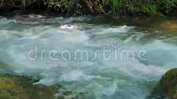 河的流水声音视频的预览图