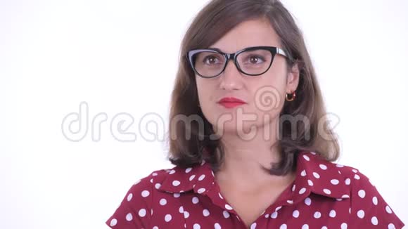 戴眼镜的幸福美丽女人的脸视频的预览图