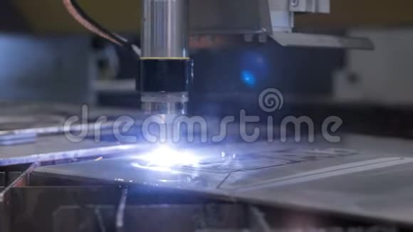 数控加工及切割金属激光机自动化生产视频的预览图