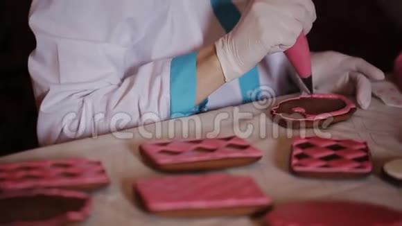 糖果装饰姜饼视频的预览图