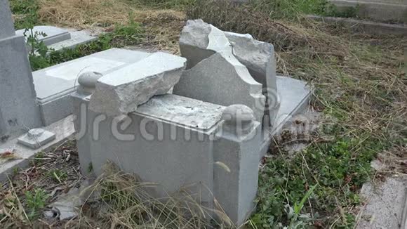 摧毁了犹太人墓地的坟墓瓦尔纳保加利亚视频的预览图