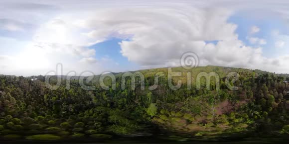 山区景观农田和村庄巴厘岛印度尼西亚vr360视频的预览图