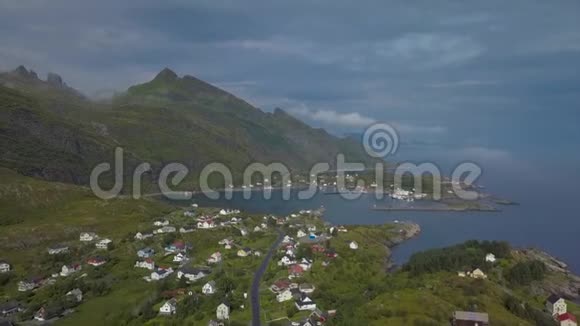 挪威小村庄的鸟瞰图视频的预览图